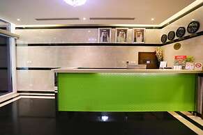 OYO 104 Q House 3 Apartments