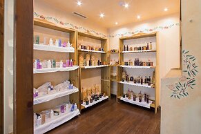 Country Club Hotel & Suites