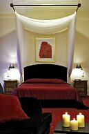 Country Club Hotel & Suites