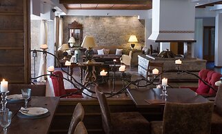 Country Club Hotel & Suites