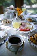 Country Club Hotel & Suites