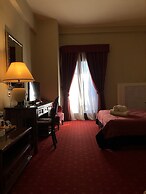 Country Club Hotel & Suites