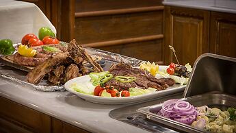 Country Club Hotel & Suites