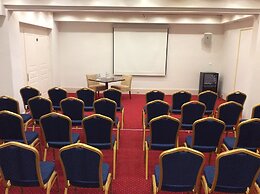 Country Club Hotel & Suites