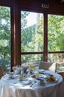 Country Club Hotel & Suites