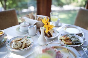 Country Club Hotel & Suites