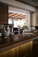 Country Club Hotel & Suites