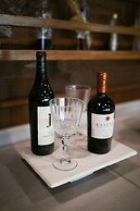 Country Club Hotel & Suites