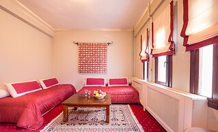 Country Club Hotel & Suites