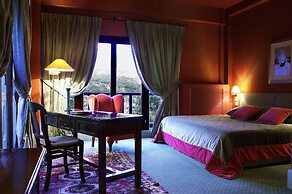 Country Club Hotel & Suites