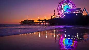 MARINA PRESIDENTIAL SUITE w AMAZING VIEWS & AMENITIES