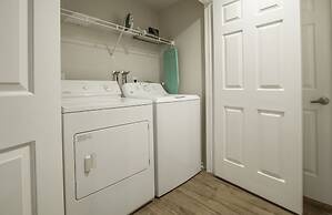 MARINA PRESIDENTIAL SUITE w AMAZING VIEWS & AMENITIES