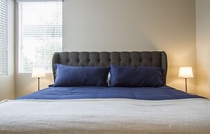 MARINA PRESIDENTIAL SUITE w AMAZING VIEWS & AMENITIES