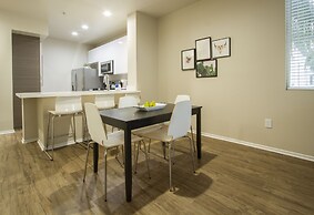 MARINA PRESIDENTIAL SUITE w AMAZING VIEWS & AMENITIES