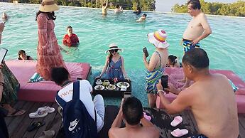 The Crystal Luxury Bay Resort Nusa Dua