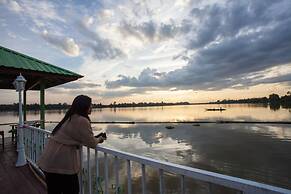 Bluemoon Riverside Resort