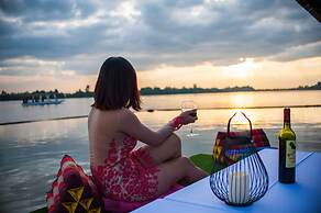 Bluemoon Riverside Resort