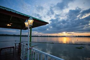 Bluemoon Riverside Resort