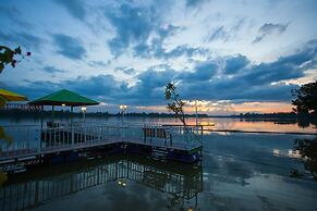 Bluemoon Riverside Resort