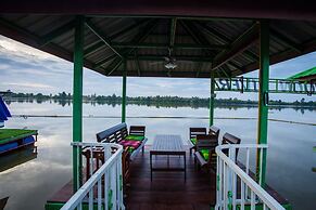 Bluemoon Riverside Resort