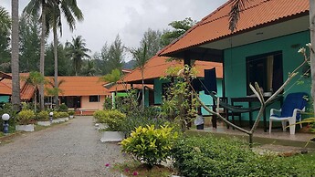 Lanta L.D. Beach Bungalows