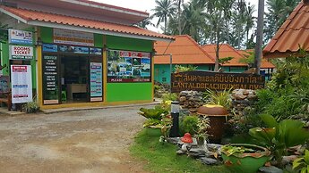 Lanta L.D. Beach Bungalows
