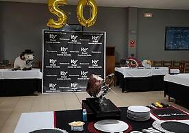 Hotel Avenida Del Sotillo