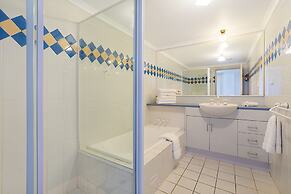 Newcastle Short Stay Apartments - Sandbar Newcastle Beach