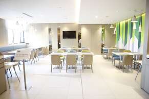 Holiday Inn Express Yingkou Onelong Plaza by IHG