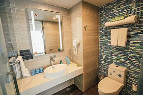 Holiday Inn Express Yingkou Onelong Plaza by IHG