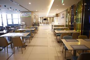 Holiday Inn Express Yingkou Onelong Plaza by IHG