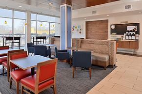 Holiday Inn Express & Suites Brighton South - US 23 by IHG