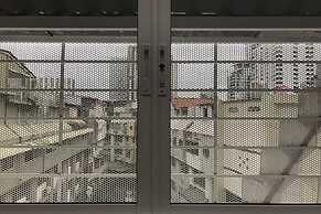 Bed One Block Hostel