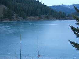 Lakeside Resort and Motel