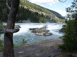 Lakeside Resort and Motel