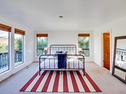 Chic Highlands Hideaway