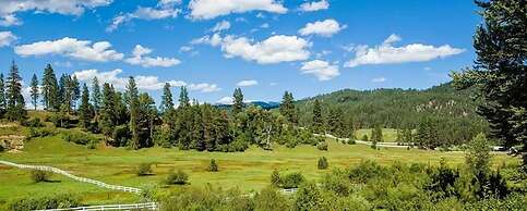 Chic Highlands Hideaway