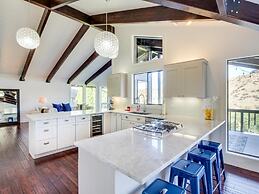 Chic Highlands Hideaway