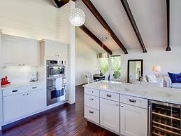 Chic Highlands Hideaway