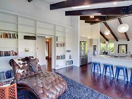 Chic Highlands Hideaway