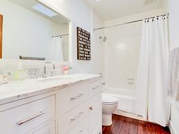 Chic Highlands Hideaway