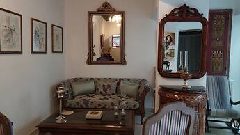 El Patio Courtyard House