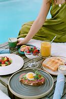 The Loren at Pink Beach