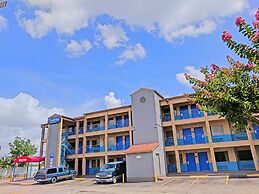 Travelodge by Wyndham Houston Hobby Airport