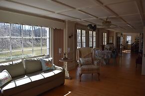 Harbour House Inn