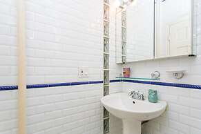 NY011 2 Bedroom Apartment By Senstay