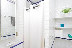 NY011 2 Bedroom Apartment By Senstay