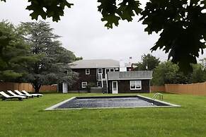 SH001 5 Bedroom Holiday home By Senstay