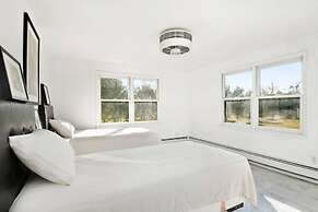 SH001 5 Bedroom Holiday home By Senstay