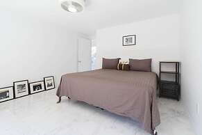 SH001 5 Bedroom Holiday home By Senstay